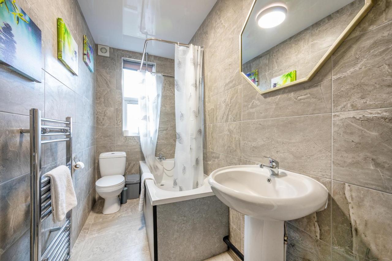 *Rb12S* For Your Most Relaxed & Cosy Stay + Free Parking + Free Fast Wifi * 利兹 外观 照片